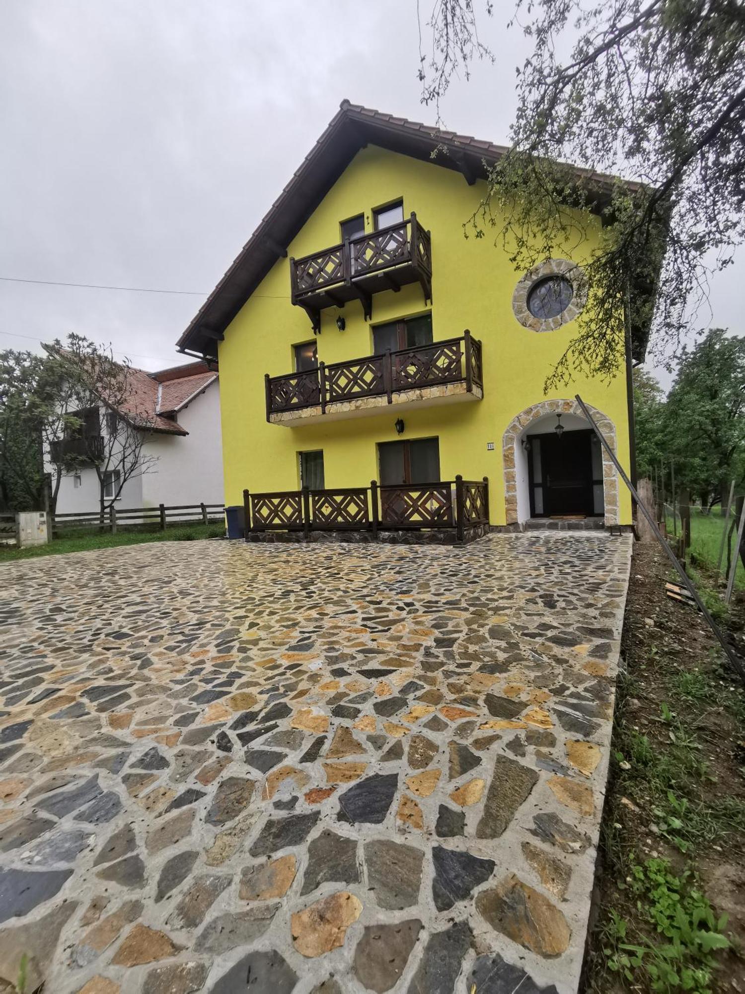 Yellow House Bran  Bagian luar foto